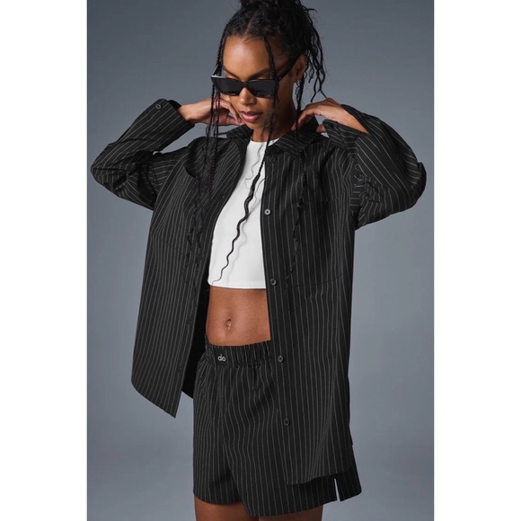 Alo Yoga Pinstripe Daylight Button Down Long Sleeve Black/Titanium M - Picture 2 of 14